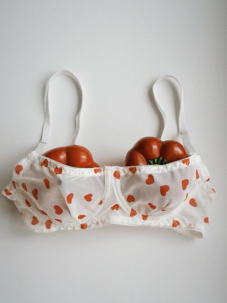 6c4427d750f8444704006dcf374e9148 Cute heart bra with funny tomatoes